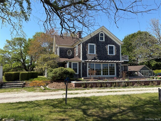 Photo - 184 Twomey Ave