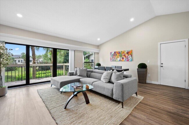 Photo - 11863 Wimbledon Cir Unidad 542