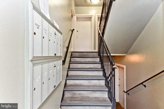 Photo - 2838 Hartford St SE Unit 201