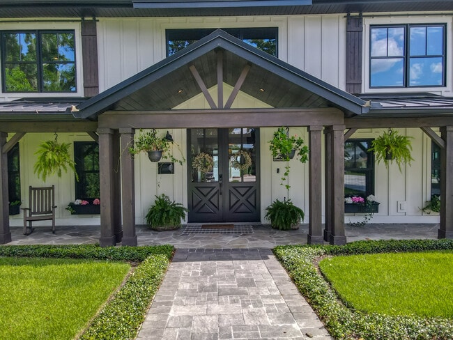 Front - 281 Shell Pt E