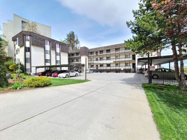 Building Photo - $1,650 - First Month Free - 2 Bed / 2 Bath... Rental
