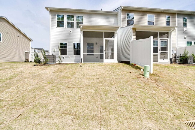 Photo - End-unit 3 bedroom townhome with Screened Porch!