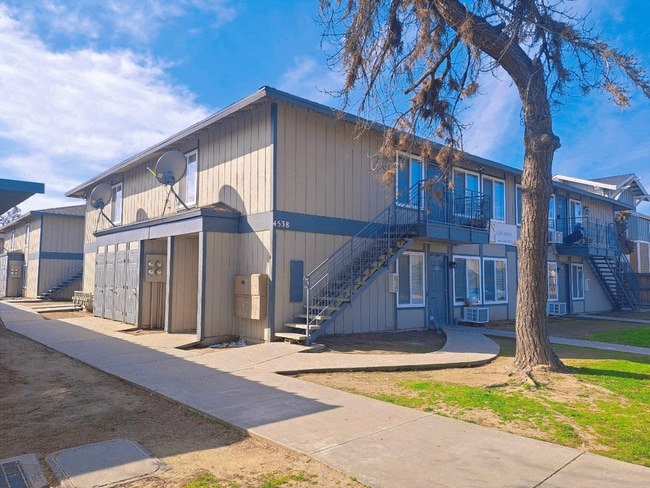 4538 E Hamilton
