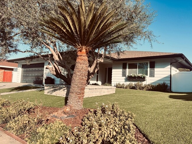 Building Photo - Renovated Rancho Bernardo 55+ Community 2 Bedroom 2 Bathroom Home