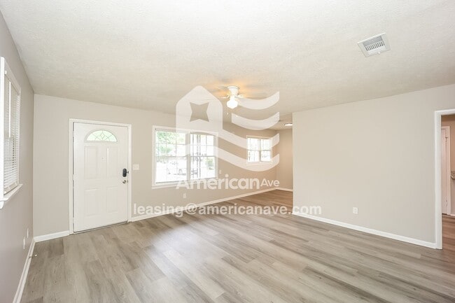 Photo - 1122 Briarwood Ave