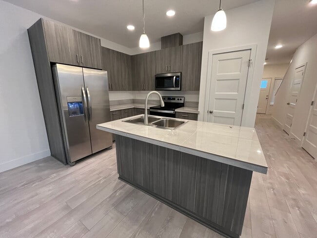 Photo - 1550 E 3rd St Unidad A