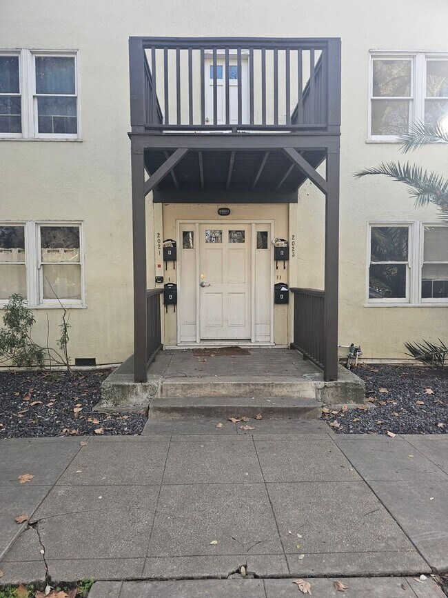Photo - CUTE UPDATED APARTMENT IN DOWNTOWN SACRAMENTO!!