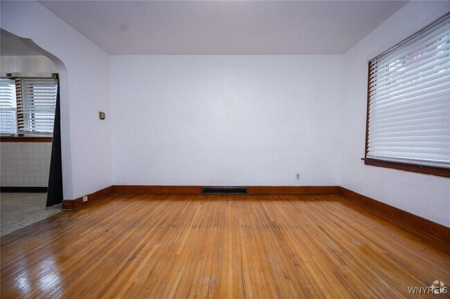 Building Photo - 1801 Niagara St Rental