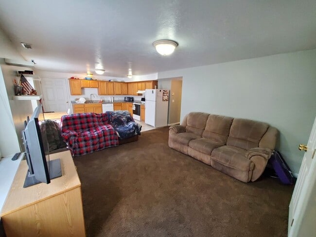 Photo - 342 600 W