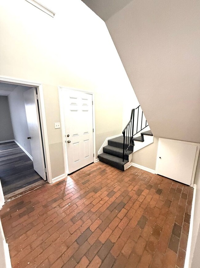 Photo - ** 3 Bed 2.5 Bath located close to Shakespear park ** Call 334-366-9198 to schedule a self-showin...