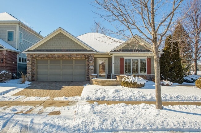 Rare lakes townhouse available, 1 level l... - Rare lakes townhouse available,  1 level l...