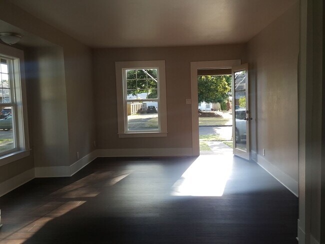 Photo - 4 Bed, 1 Bath, Large fenced yard, Shop, En...