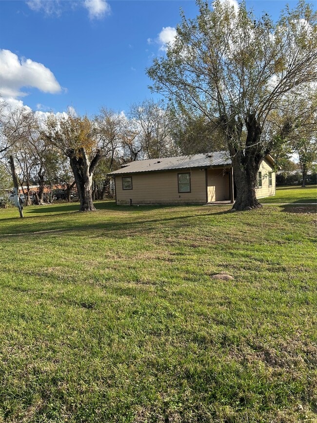 Photo - 16011 Mary Ann Ln