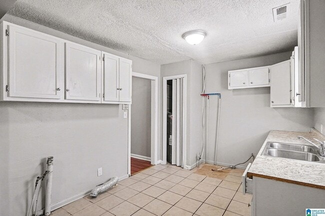 Photo - 1872 Princeton Ct SW