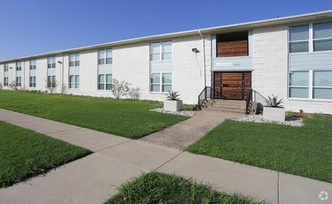 Building Photo - 3215 Crestview Dr Unit b4 Rental