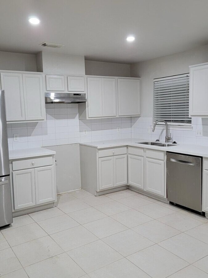 Photo - 9115 Kendale Dr