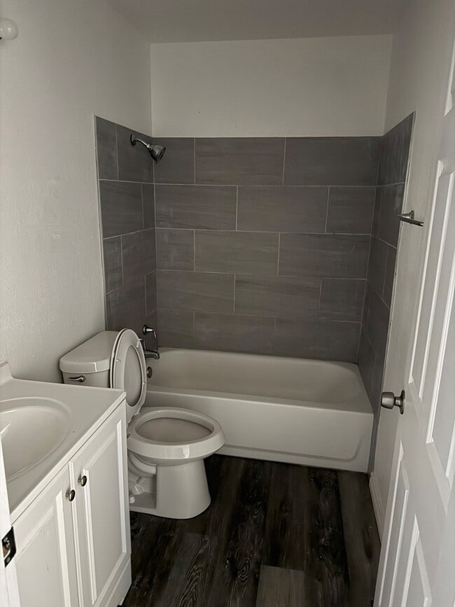 Photo - 319 E 29th St