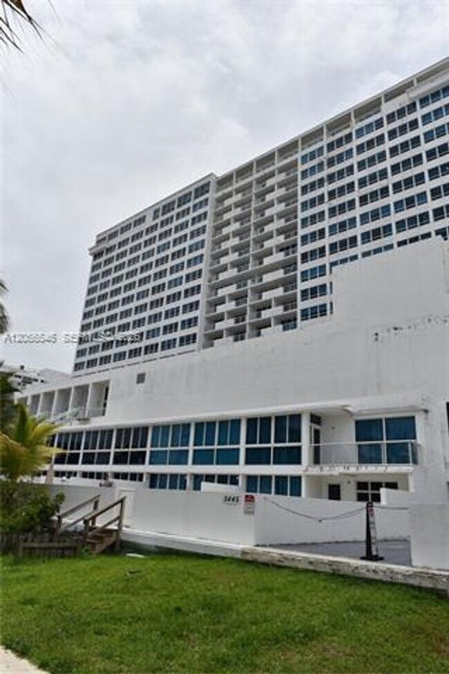 5555 Collins Ave