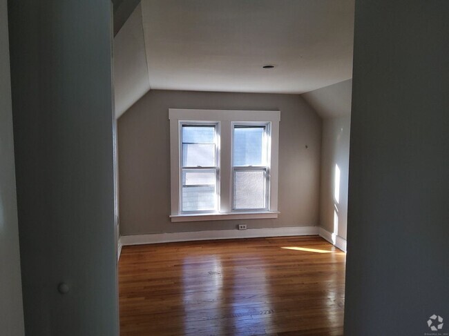 Building Photo - 718 Winchester Ave Rental