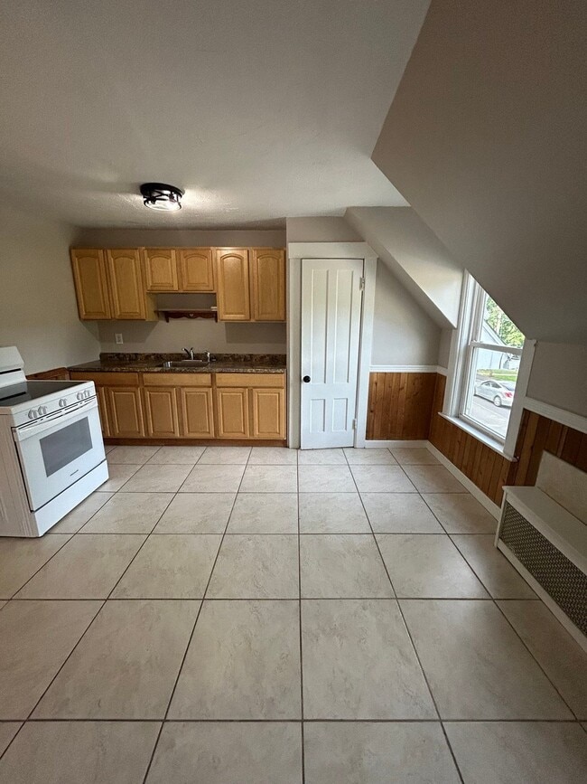 Photo - 162 Green St Unit 2