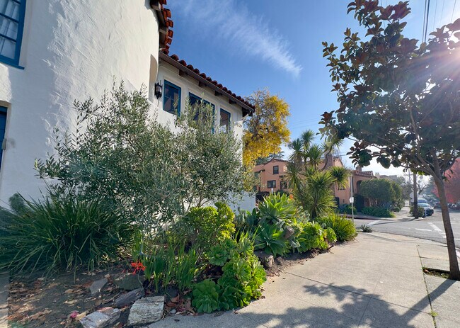 Photo - 1645 Scenic Ave