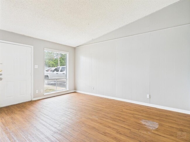 Photo - 616 W 51st St