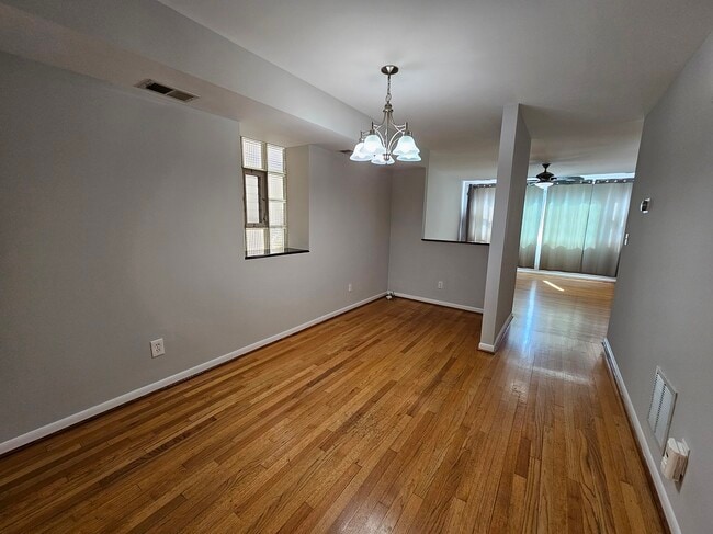 Photo - 1140 W Barry Ave Unit # 01