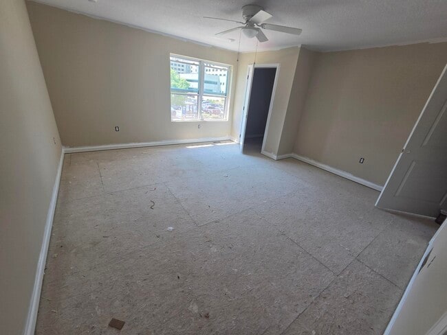 810 W North St