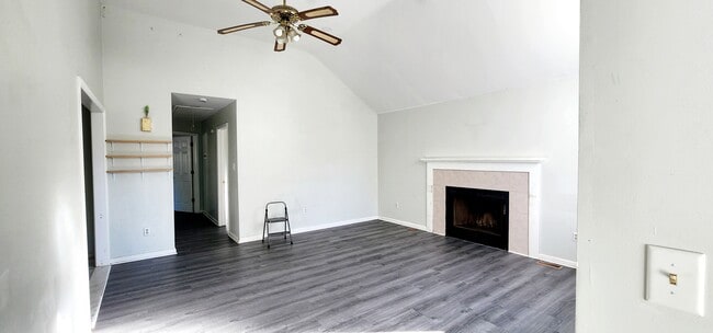 Photo - 136 Constitution Dr