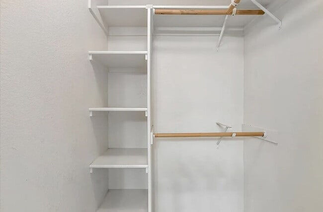 Photo - 1-bedroom, 1-bathroom top-floor corner unit condo offers comfort & convenience.