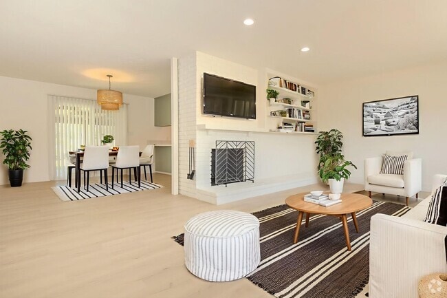 Building Photo - Completely Refreshed Spacious 3 Bed/2 Bath... Rental