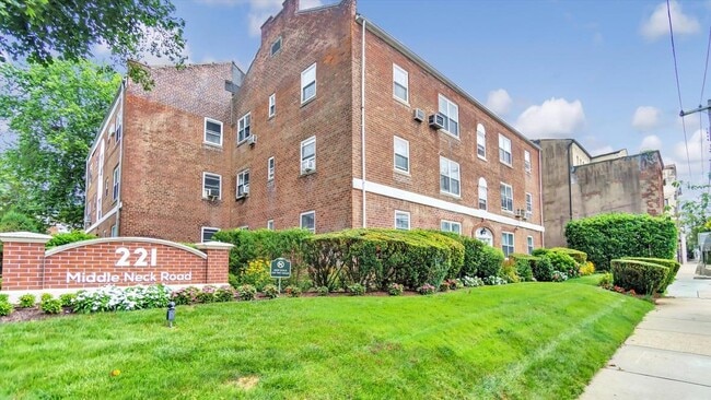 Building Photo - 221 Middle Neck Rd Unit B2 Rental