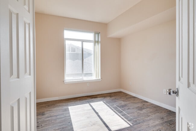 2BD, 2BA - 1053SF