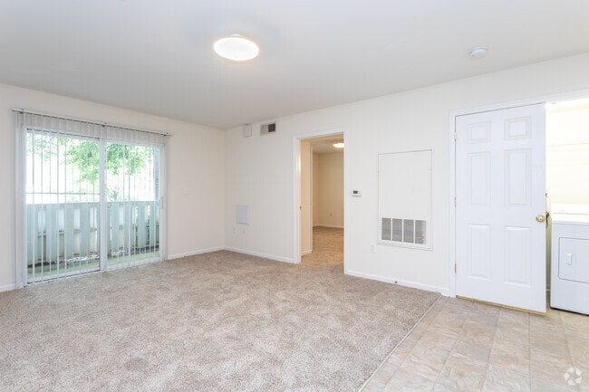 2BR, 2BA - 950SF- Living Area