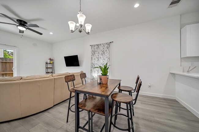 Photo - 4011 King St