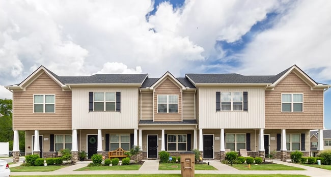Photo - 1700 Sprucedale Dr