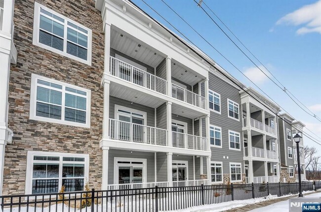 Building Photo - 7 Theta Dr Unit 111