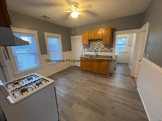 Photo - 192 Chandler Ave Unit 2