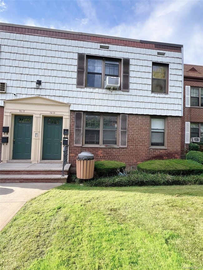Building Photo - 70-19 Park Dr E Unit A