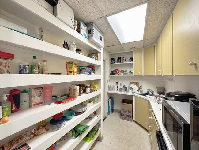 Photo - Huge 6 Bedroom, 3.5 Bathroom House in the ...