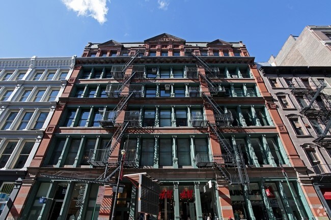 Primary Photo - 515 Broadway Apartments