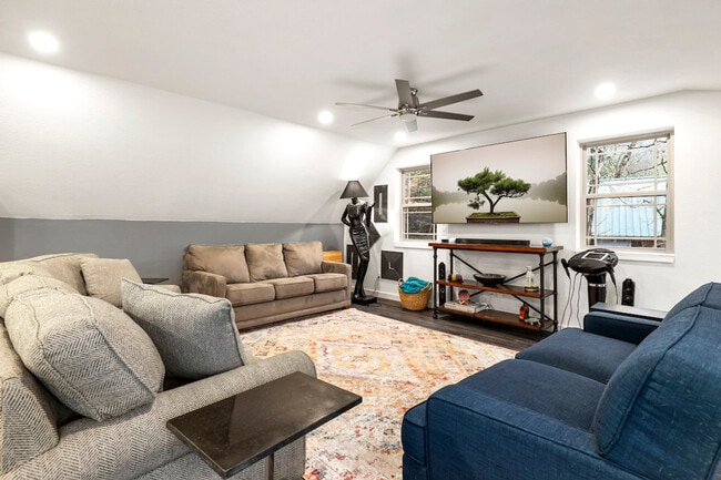 Photo - 211 Lakeshore Dr Unit ID1221839P