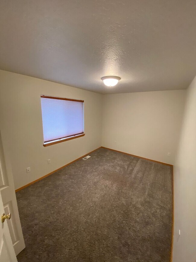 Photo - 3 Bed - 2 Bath - Fenced Yard