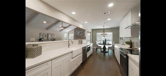 4704 Woodside Dr
