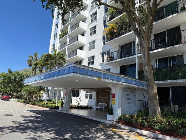 Photo - 1800 N Andrews Ave Condo Unit 1g