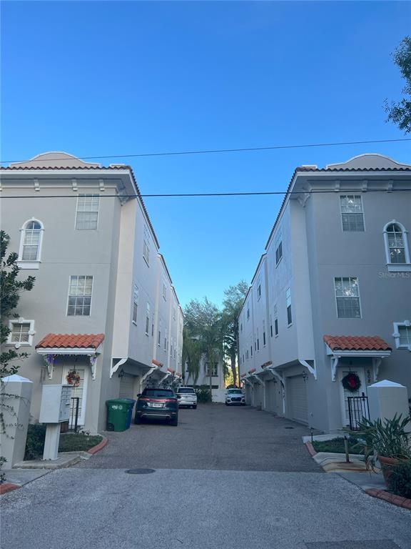 Building Photo - 608 S Matanzas Ave