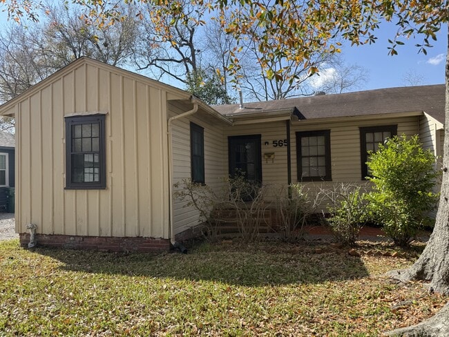 Building Photo - 565 24th St