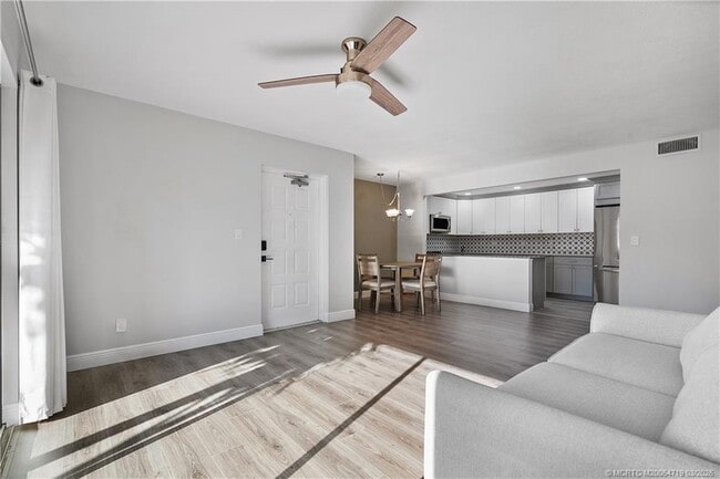 Photo - 1935 SW Silver Pine Way Unit B1