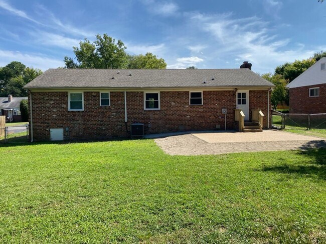 Charming 3 Bedroom, 2 Bath Brick Ranch Hom... - Charming 3 Bedroom, 2 Bath Brick Ranch Hom... House