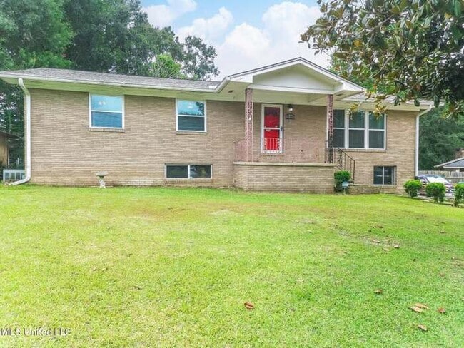 Building Photo - 15305 Northwood Dr